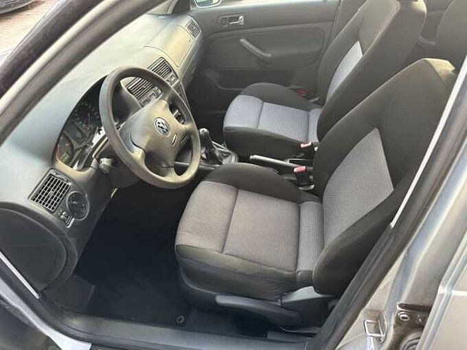 Volkswagen Golf 1.6 FSI Champ*Scheckheft*1.Hand*Klima*T&uuml;v Neu*