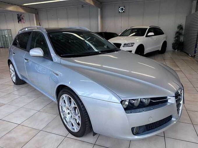 Alfa Romeo Alfa 159 *1.Hand*Scheckheft*Leder*Tüv Neu*