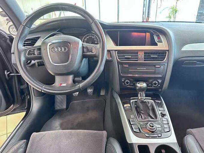 Audi A4 2.0* S line*1.Hand*Scheckheft*Alcantara*