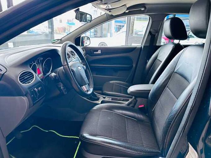 Ford Focus 1,6*Scheckheft*Teilleder*T&uuml;v Neu*