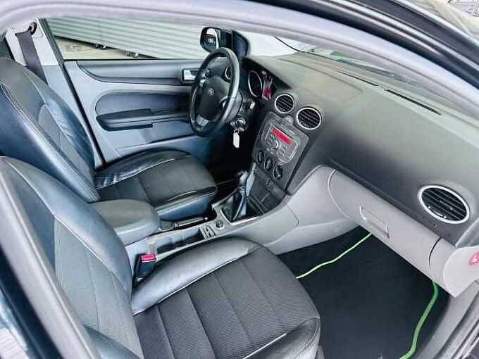 Ford Focus 1,6*Scheckheft*Teilleder*T&uuml;v Neu*