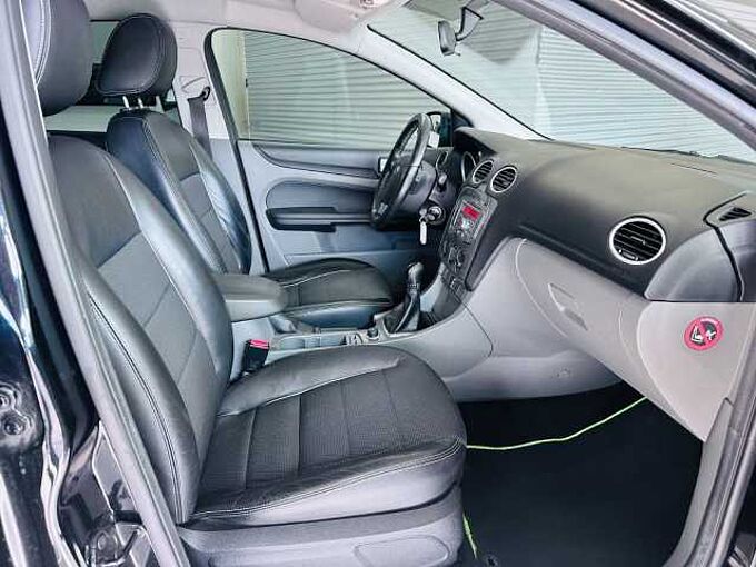 Ford Focus 1,6*Scheckheft*Teilleder*T&uuml;v Neu*