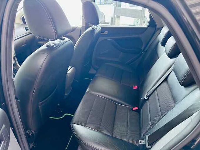 Ford Focus 1,6*Scheckheft*Teilleder*T&uuml;v Neu*