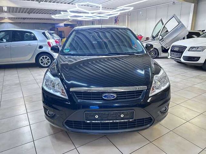 Ford Focus 1,6*Scheckheft*Teilleder*T&uuml;v Neu*