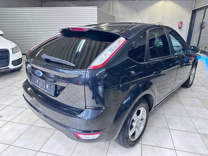 Ford Focus 1,6*Scheckheft*Teilleder*T&uuml;v Neu*