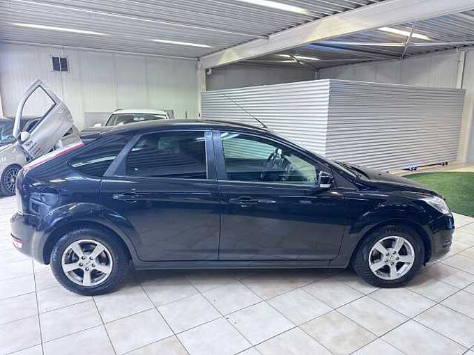 Ford Focus 1,6*Scheckheft*Teilleder*T&uuml;v Neu*