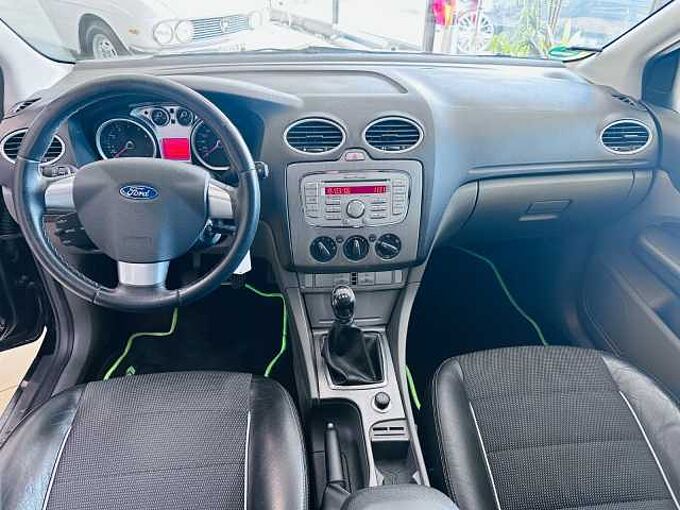 Ford Focus 1,6*Scheckheft*Teilleder*T&uuml;v Neu*